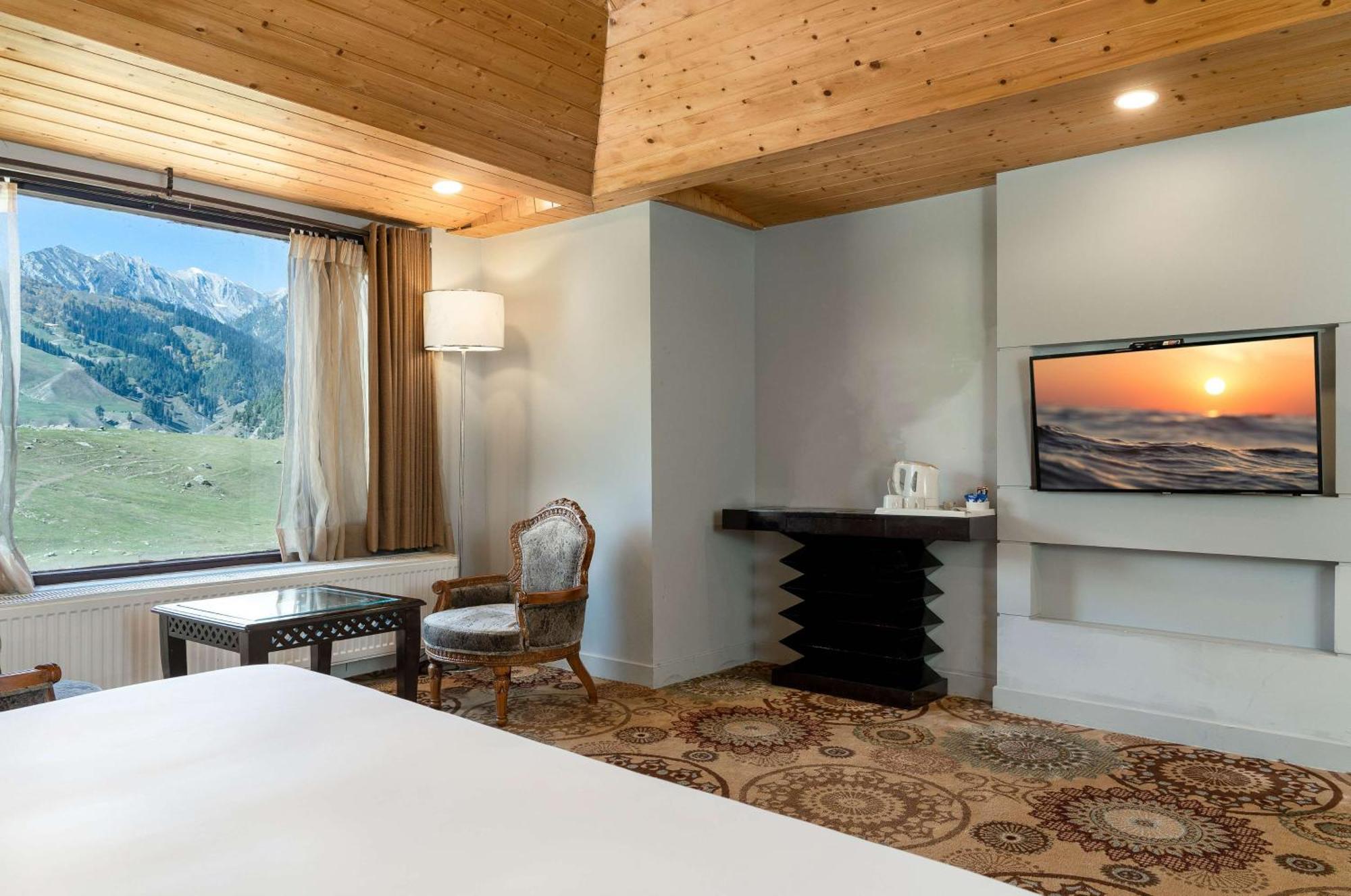 Country Inn Suites By Radisson Sonāmarg 외부 사진